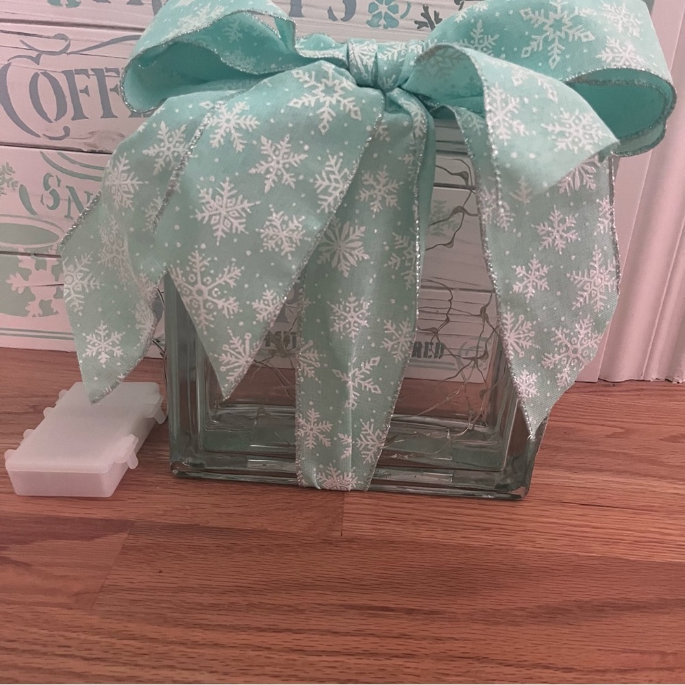 Snowflake Ribbon Holiday Decor - Picture 5 of 7